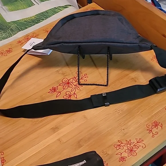 HERSCHEL fanny pack waist bag/ crossbody with pouch - Picture 6 of 13